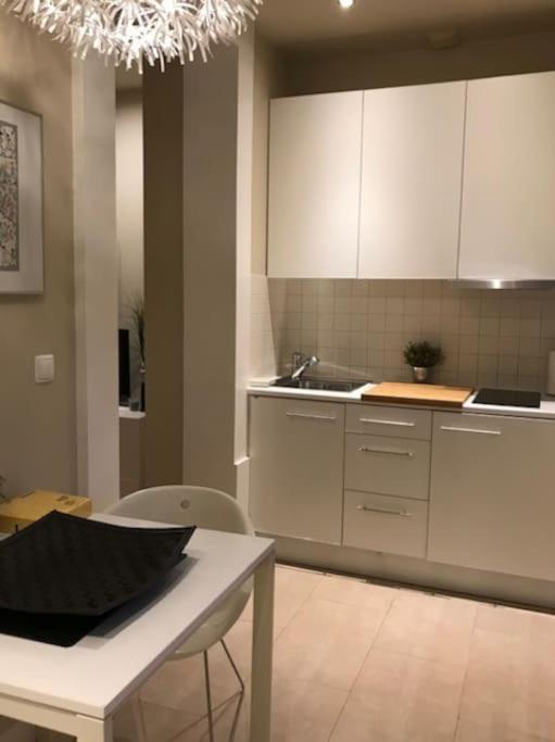 Cosy And Renewed T2 In Campolide - 1d Appartement