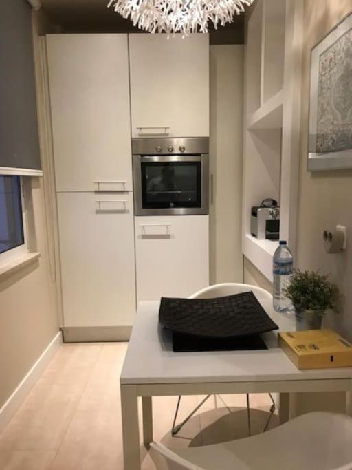 Cosy And Renewed T2 In Campolide - 1d Appartement Lissabon