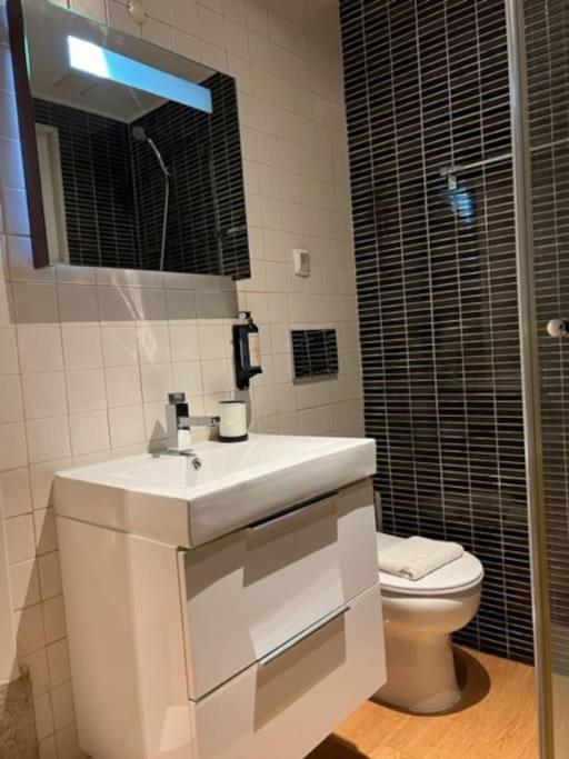 Cosy And Renewed T2 In Campolide - 1d Appartement *