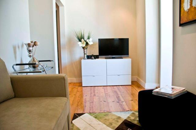 Appartement Cosy And Renewed T2 In Campolide - 1d